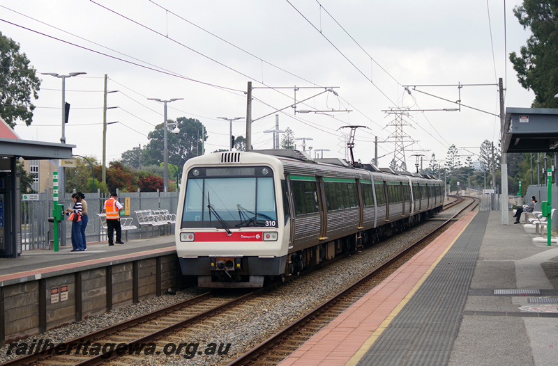 P23181
A series EMU set 10, platforms, station buildings, passengers, staff, Oats Street station, SWR line, end and side view
