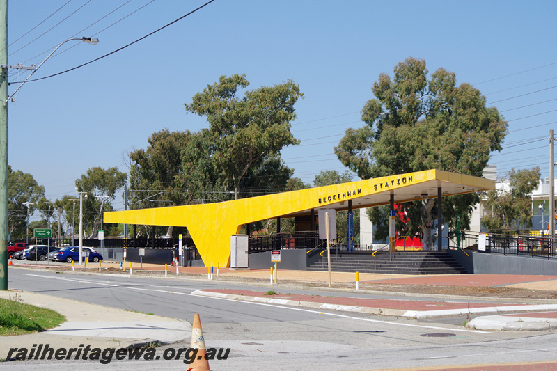P23198
Station structure, steps, carpark, Beckenham station, view of station from roadway
