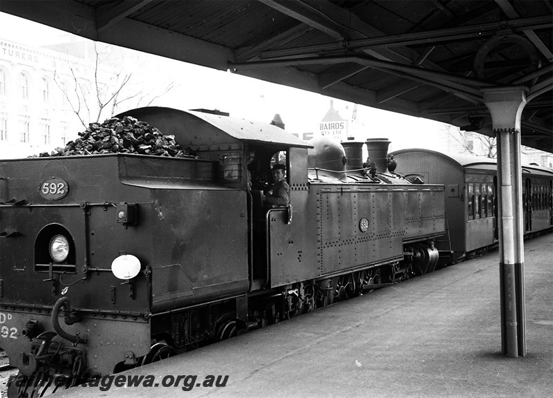 P23418
DD Class 592, on passenger train, at platform, canopy, Perth Station, rear and side view
