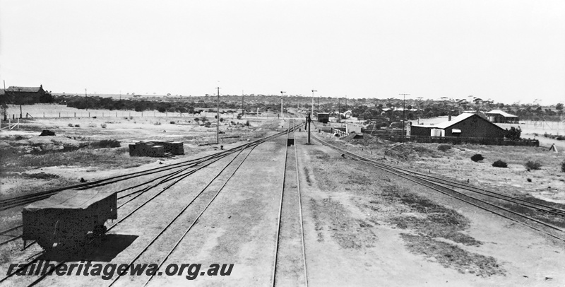 P23617
Yard, wagon, sidings, signals, Wyalkatchem, GM line, view form elevated position
