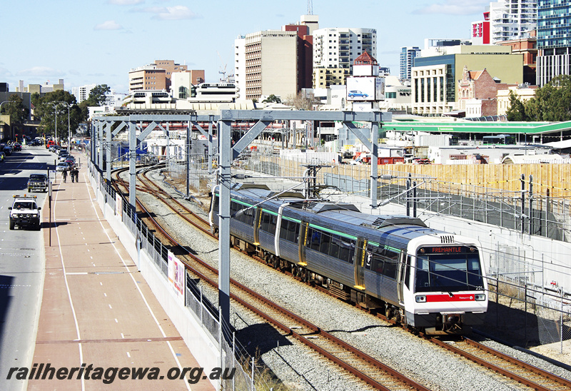 P23649
AEA class 221, AEB class trailer 321, comprising EMU set 21, Perth, ER line, side and front view
