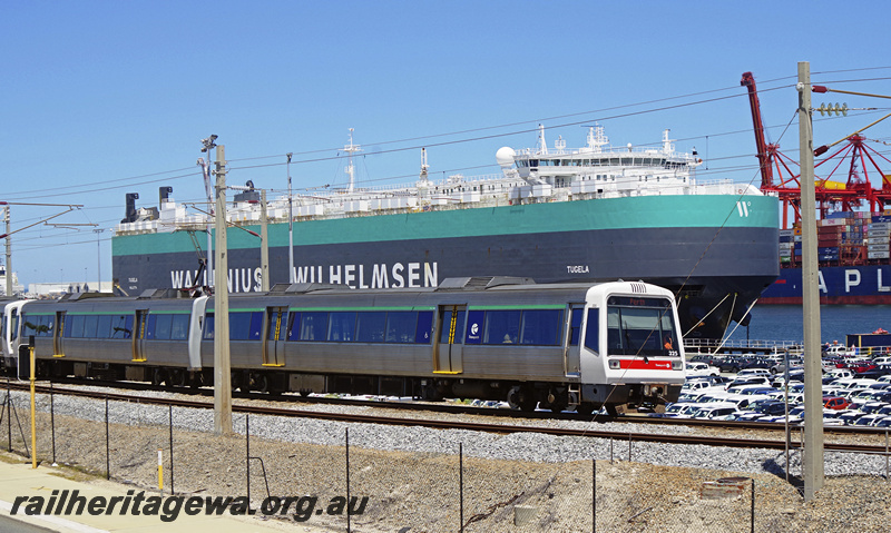 P23652
AEB class trailer 325, AEA class 225, comprising EMU set 25, platform, canopy, passengers, Perth, ER line, rear and side view
