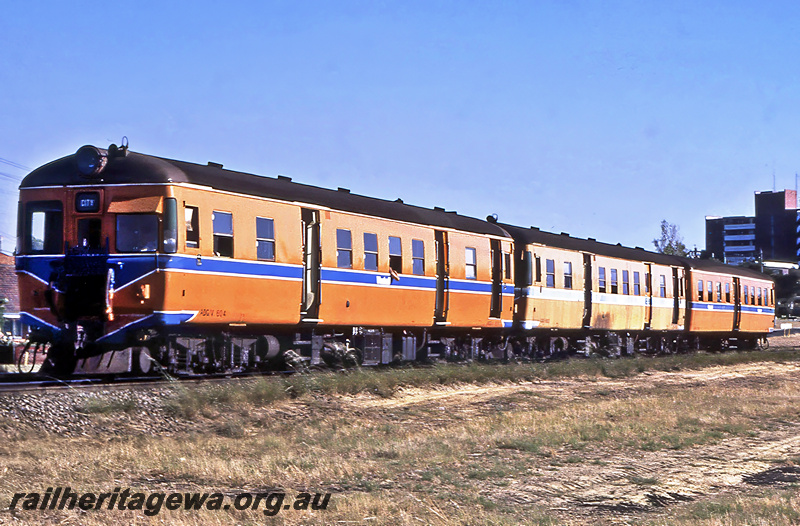 P23660
ADG class 604, on suburban passenger train, Rivervale, SWR line, end and side view
