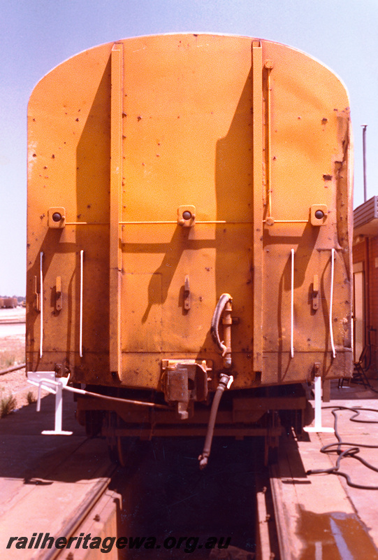 P23681
WBC class 872 standard gauge brakevan  - end view
