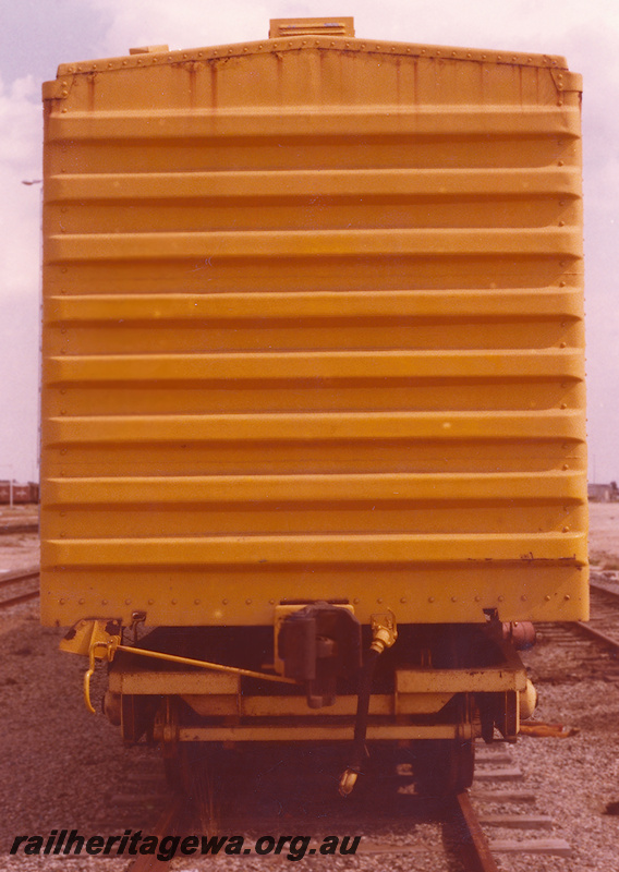 P23685
WSC class 30630  breakdown crew living van - end view
