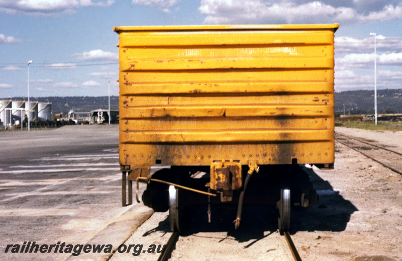 P23699
WGG class 33141 standard gauge open wagon for gypsum traffic - end view.
