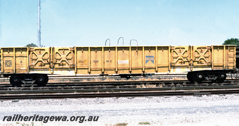 P23709
WOAS class standard gauge  superphosphate wagon - side view
