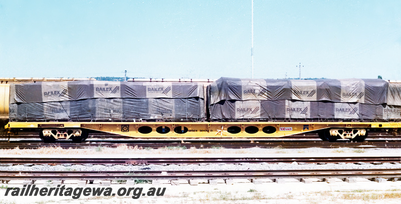 P23714
WQRX class 30124   standard gauge  flat top wagon  -  side view
