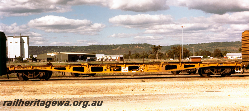 P23716
WQCX class 30450 standard gauge flat top wagon - side view
