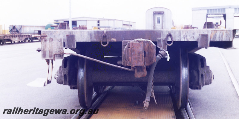 P23717
WQCX class 30450 standard gauge flat top wagon - end view
