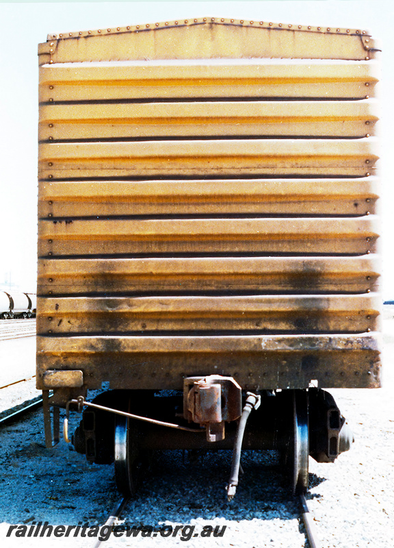 P23734
WVL class 30828 standard gauge covered goods van fitted with load dividing bars - end view
