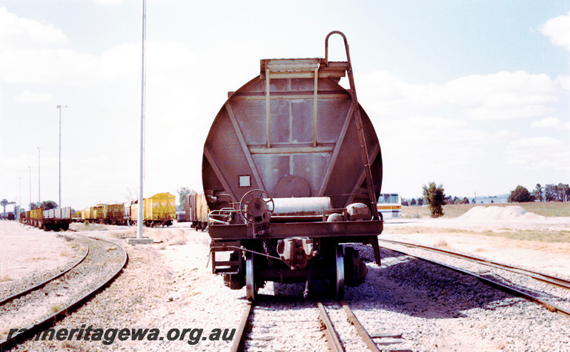P23736
WWA class standard gauge grain wagon  - end view
