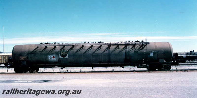 P23740
WJK class BP fuel tanker standard  gauge -  side view
