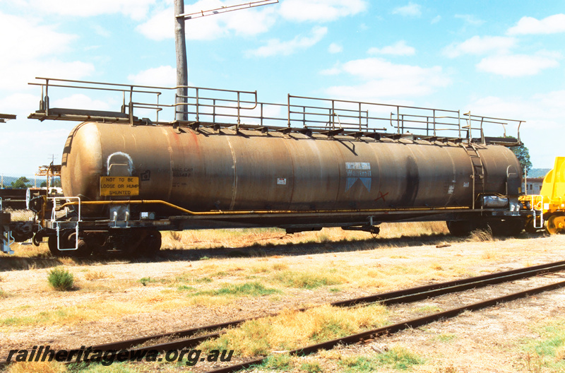 P23755
JPBA class tanker wagon 14589-X, end and side view
