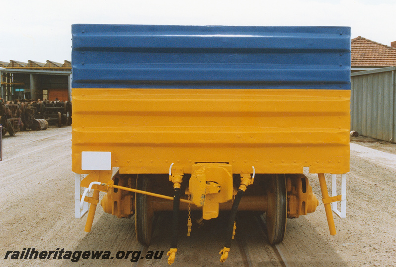 P23763
WQEF class flat wagon 30743-M, end on view highlighting blue painted section
