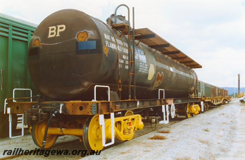 P23764
WTAF class BP tanker wagon 620-K, later WTBF class 620-N, end and side view
