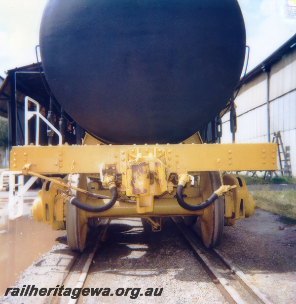 P23766
WJU class BP tanker wagon 619 , end view
