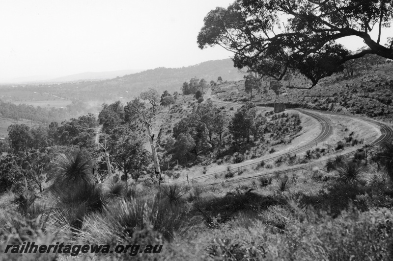 P23781
Junction on  the Zig Zag showing the diverging tracks, shed located next to the points, UDRR line, view looking down at the tracks
