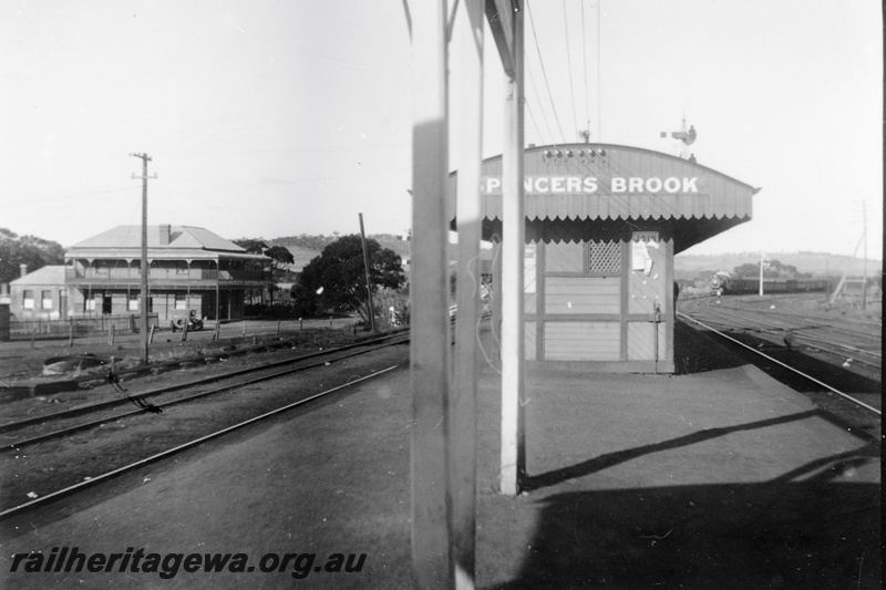 P23787
Station building with a curved roof, platform, nameboard on the end of the roof, Spencers Brook, ER line 