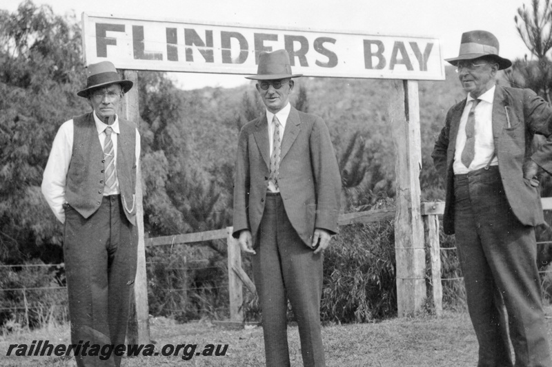 P23789
Railway officials standing in front of the Flinders Bay nameboard, BB line
