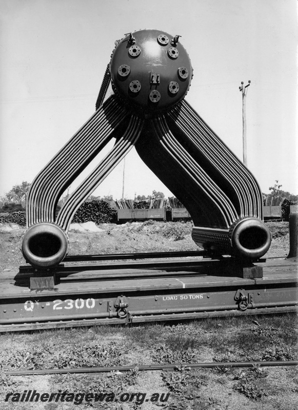 P23805
QX class wagon 2300, laden with metal tubing, side view

