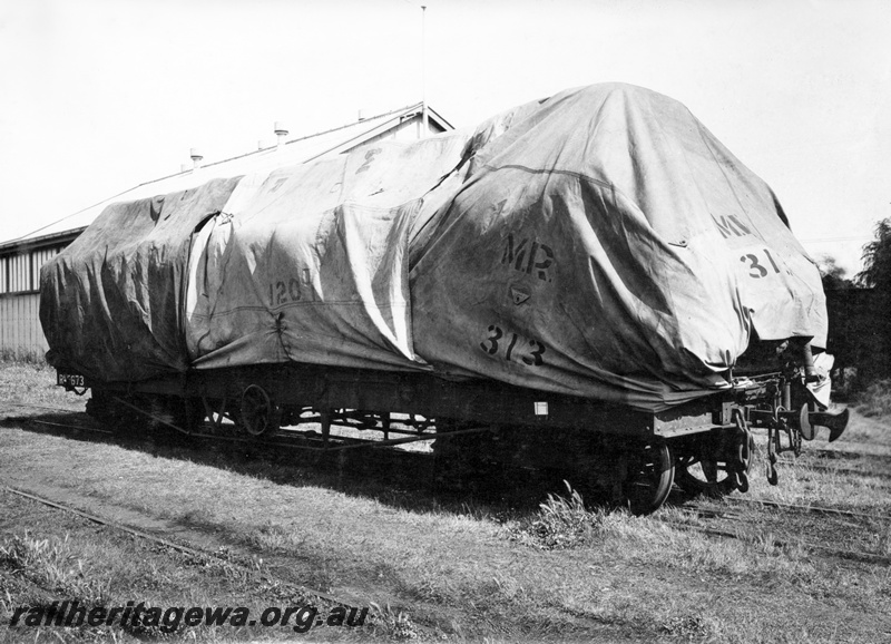 P23819
RA class wagon with tarped load of 61 bales, side and end view
