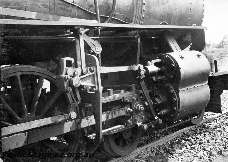 P23820
Motion of L class 251, the loco in the Swan View derailment of 19421105, close up looking forward
