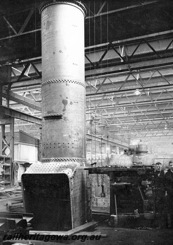 P23838
Hydraulic riveter, workers, Midland workshops, Midland, ER line, interior view
