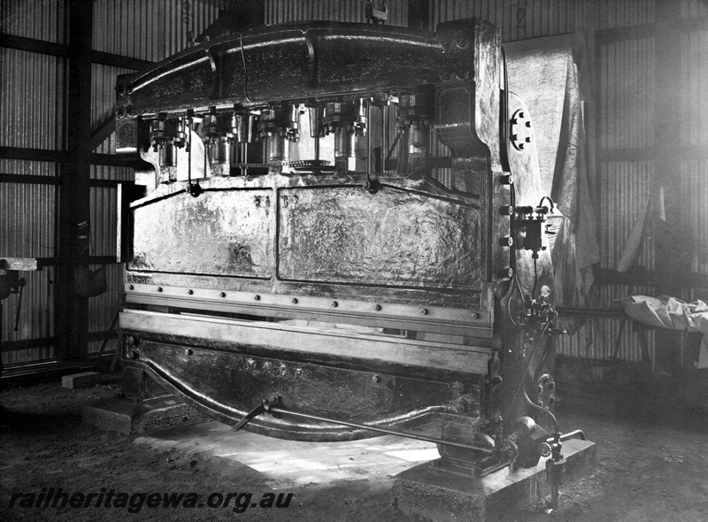 P23850
WAGR ten ton folding press, made for construction of ADT class trailer, Midland workshops, Midland, ER line, interior view
