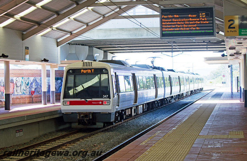 P23872
AEB class 347, AEA class 247, EMU set 47, another A series EMU, platforms, roof, Thornlie station, terminal station at the time, Thornlie line, end and side view from platform 
