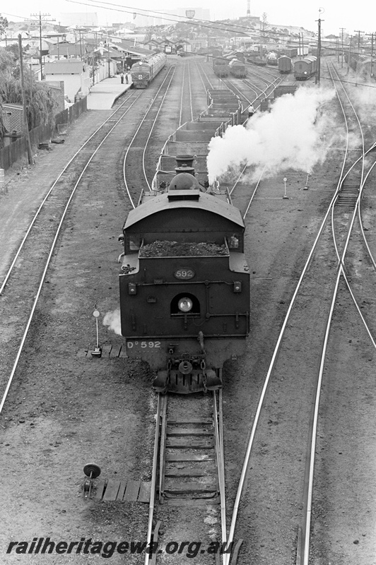 P23881
DD class 592, X class 1012 on the 