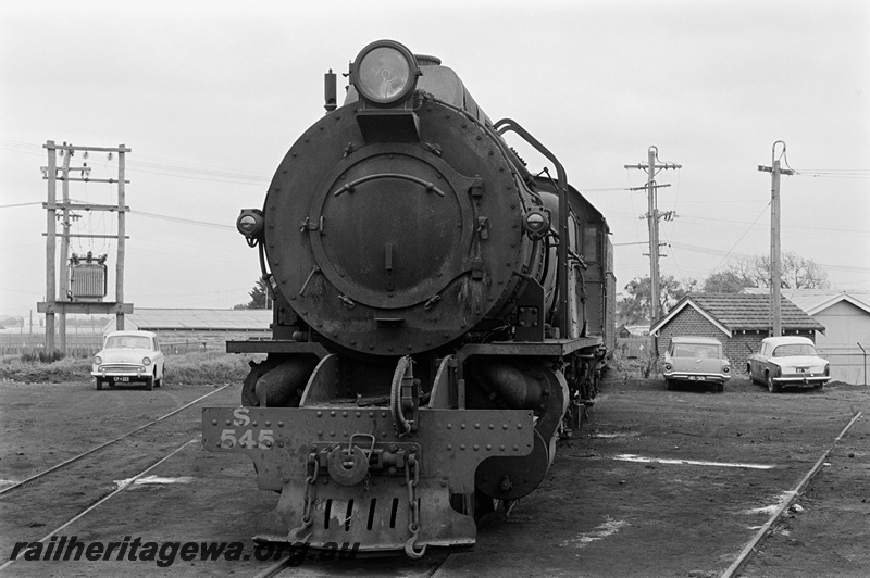 P23886
S class 545, electrical infrastructure, parked motor vehicles, Bunbury, SWR line, front view
