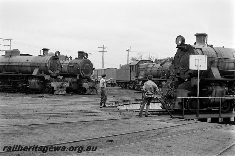 P23894
W class 913, PMR class 722, van, S class loco, W class 953 on turntable, 2 workers, loco depot, Bunbury, SWR line, various views from track level
