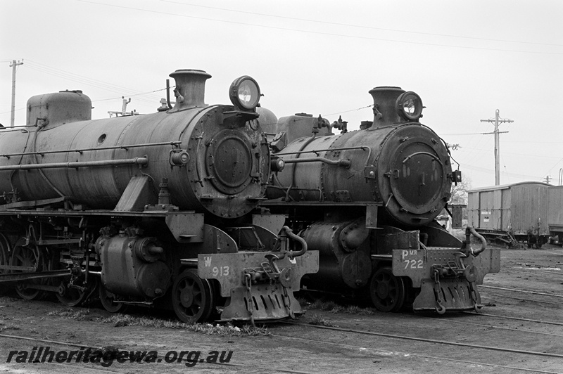 P23904
W class 913 (front portion), PMR class 722 (front portion), van, Bunbury, SWR line, side and front view from trackside
