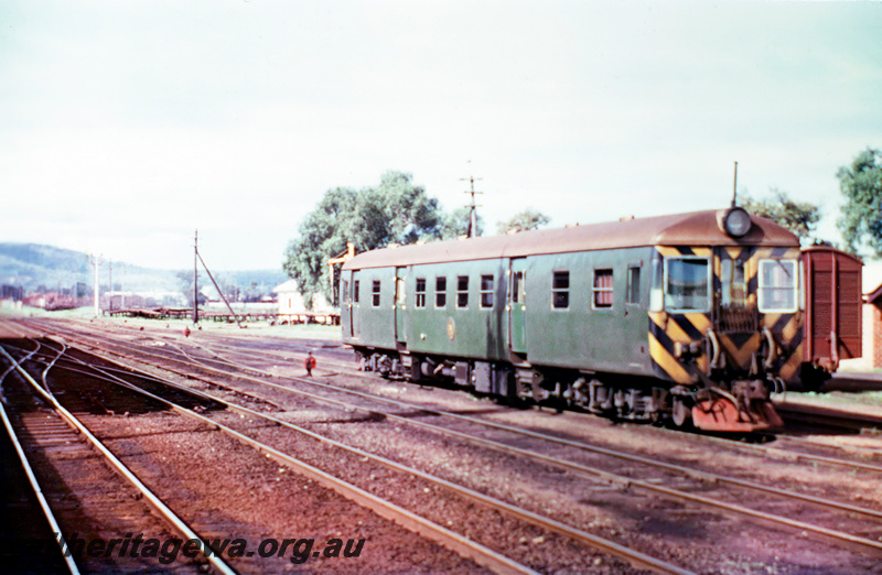 P23914
ADG class railcar in the green livery with a red cowcatcher and black and yellow chevrons on the front, Midland junction, ER line, side and front view
