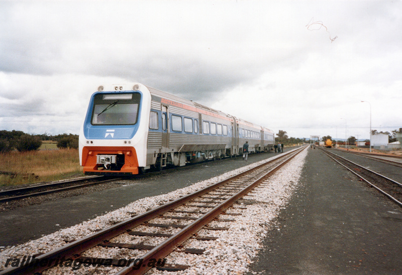P23929
Three car Australind railcar set, on trials at Picton, SWR line, front and side view
