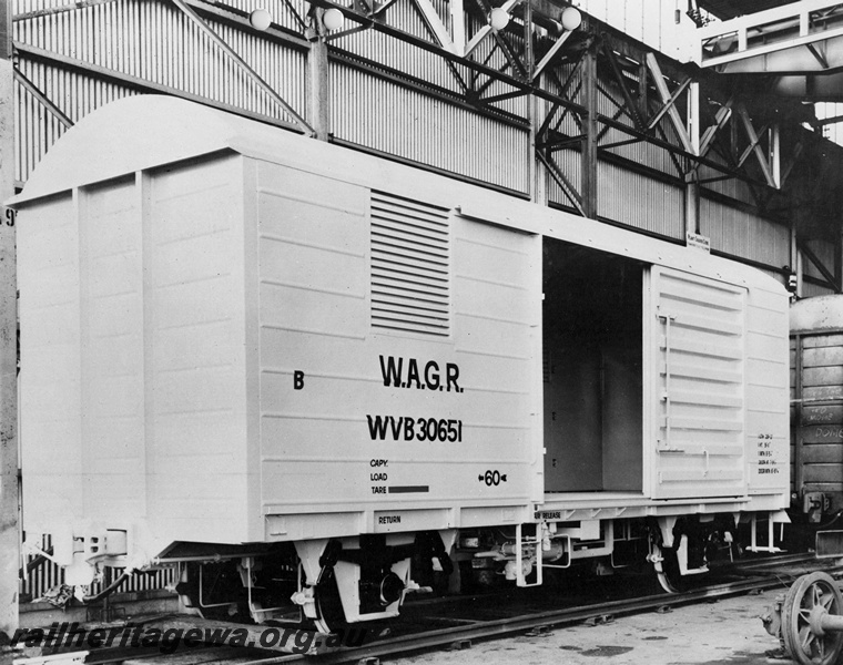 P23940
WAGR WVB class 30651 standard gauge four wheel goods van, end and side view

