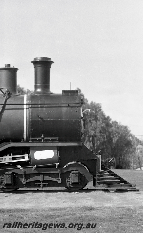 P23972
MRWA B class 6 loco, close up of smokebox section and leading bogie, Geraldton, MR line, view from side
