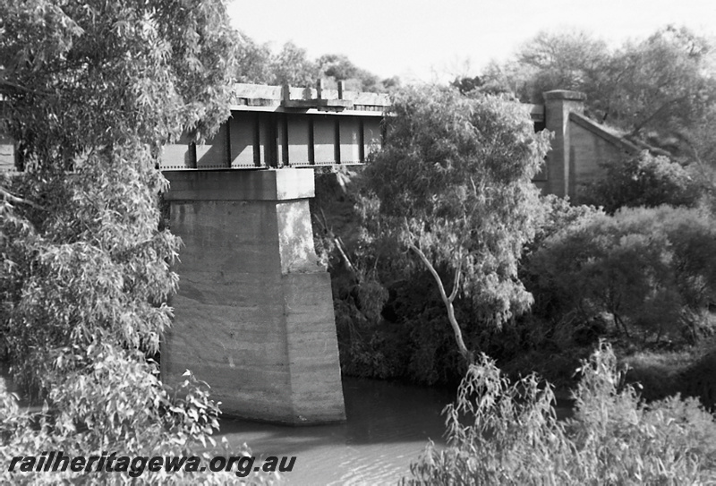 P23974
Concrete and steel bridge (section), over Chapman River, Bluff Point, GA line, view form river bank
