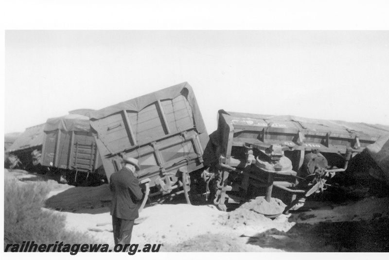 P23993
Derailment of No 60 Fast Goods near Nalkain WLB line, 6 of 7, GH class wagon, GC class 7110 wagon, off track, official, ground level view
