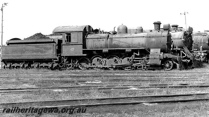 P24015
Fs class 460 at Collie Roundhouse Side view. BN line
