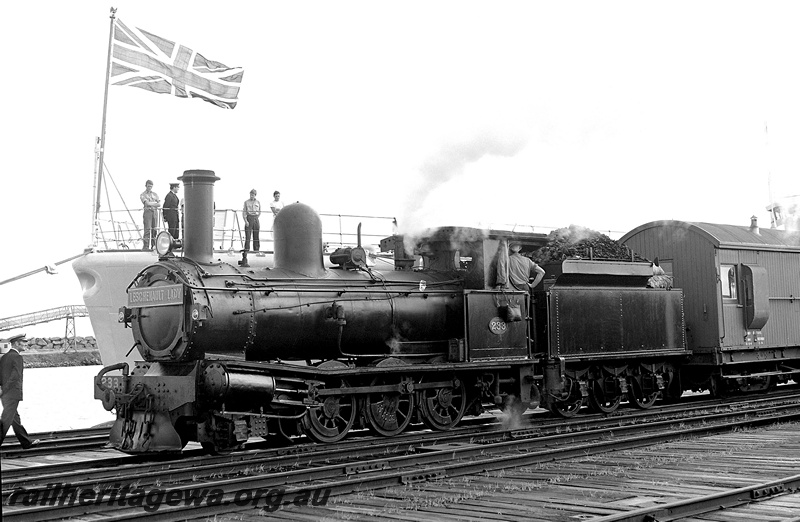 P24022
G class 233 with vintage train alongside HMS Scylla Bunbury Jetty. SWR line.
