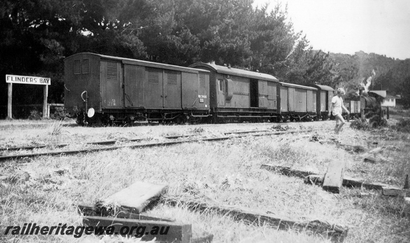 P24056
MSA class loco, on Tuesday morning goods train to Busselton, including VB class 3405 van, tourist, Flinders Bay station, BB line, rear view of end and side of train, from trackside

