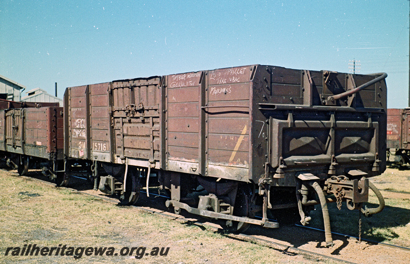 P24120
GM class 15716, Geraldton, GA line, side and end view
