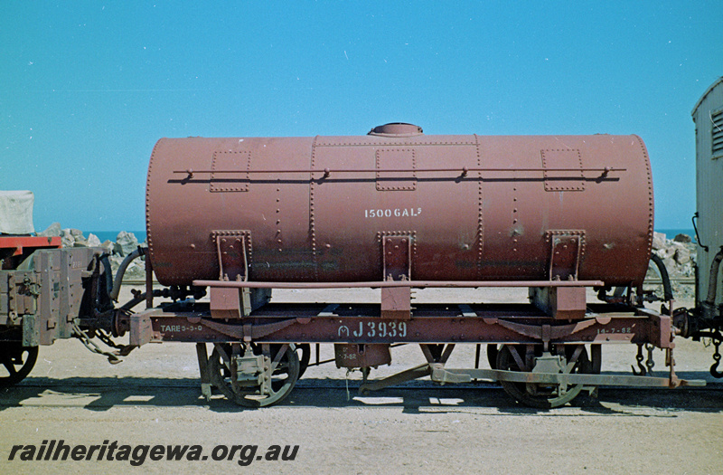 P24128
J class 3939 tanker wagon, Geraldton, GA line, side view 
