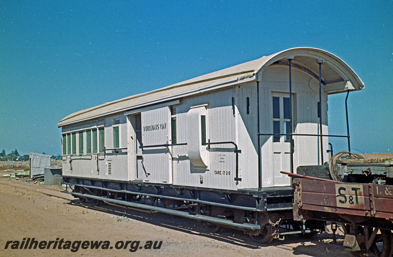 P24135
Workman's van, possibly VW class 5083, Geraldton, GA line, side and end view
