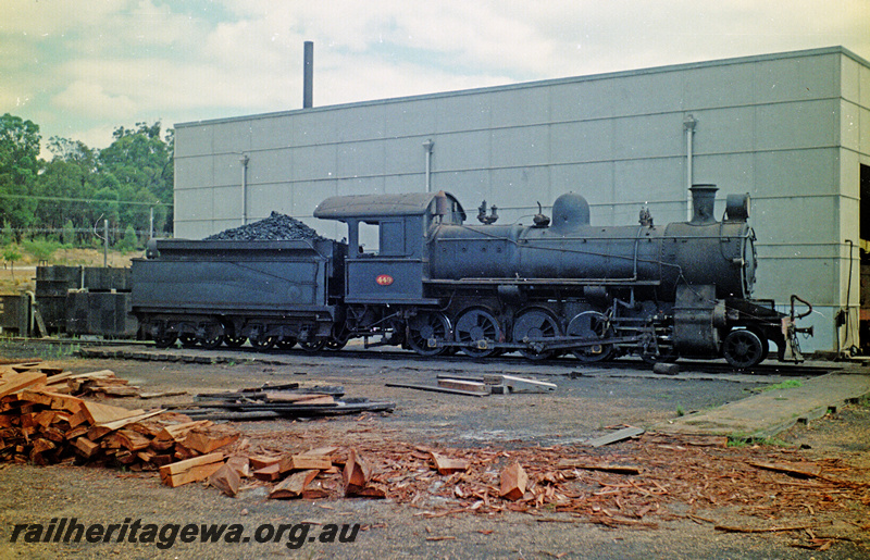 P24164
FS class 449, shed, Collie locomotive depot, BN line, side view
