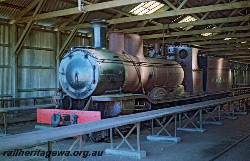P24167
MRWA B class 6, inside shed, Geraldton, MR line, front and side view
