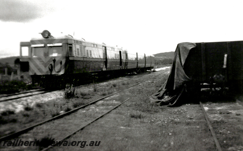 p24074
ADF class hauling 2 ADU trailers at Nornalup. D line.
