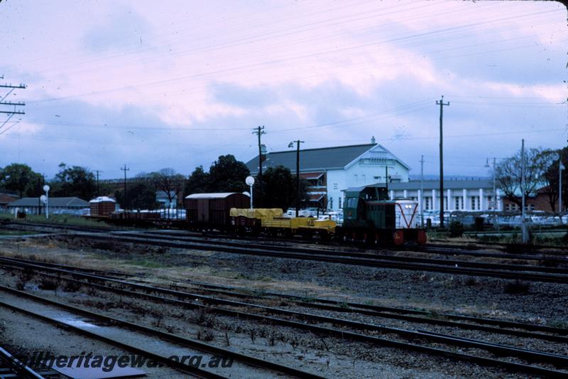 T00122
B class DH loco, Midland Yard, shunting
